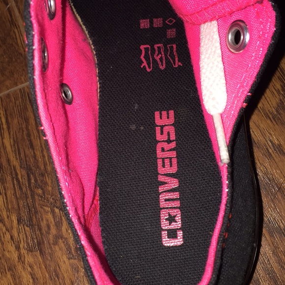 Converse Women’s Size 5 - Picture 7 of 7